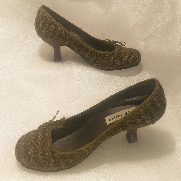 Greenish Tweed Pump by Steve Madden Size 7 - Picture 10 of 13